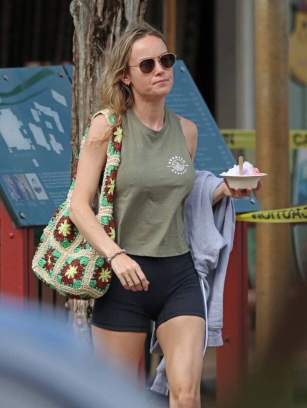 Brie Larson - Seen on vacation in Hawaii