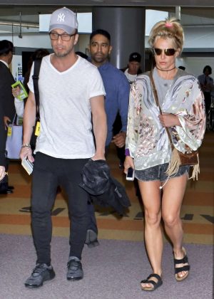 Britney Spears - Arrives at Narita International Airport