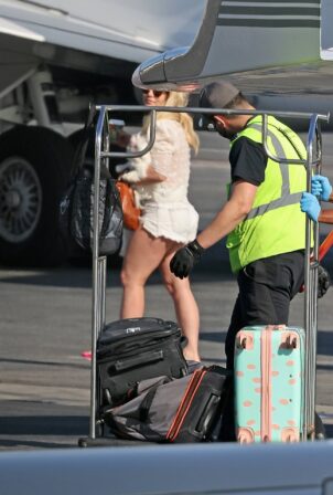 Britney Spears - arrives back in California after celebrating her 40th Birthday in Cabo San Lucas
