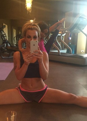 Britney Spears at the Gym - Twitter Pic