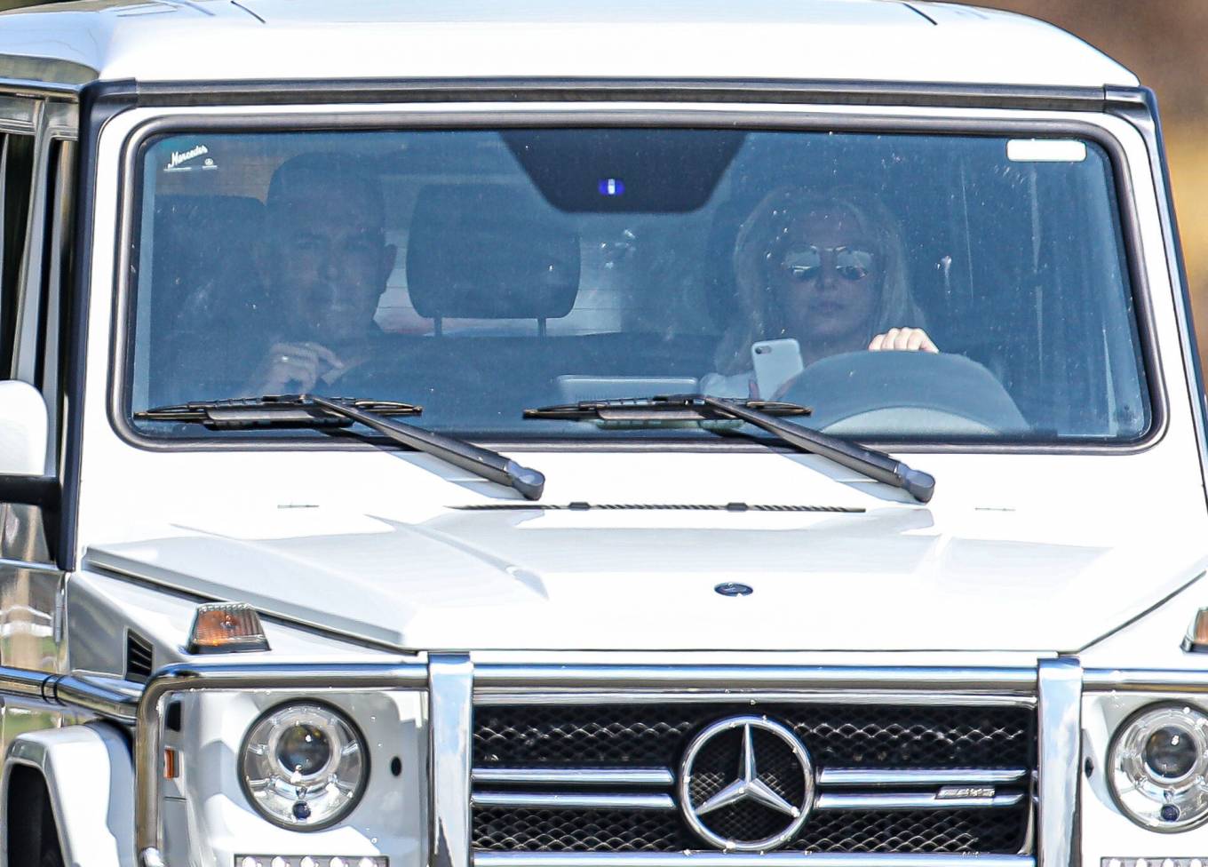 Britney Spears 2021 : Britney Spears – Driving and holding her phone in Calabasas-02