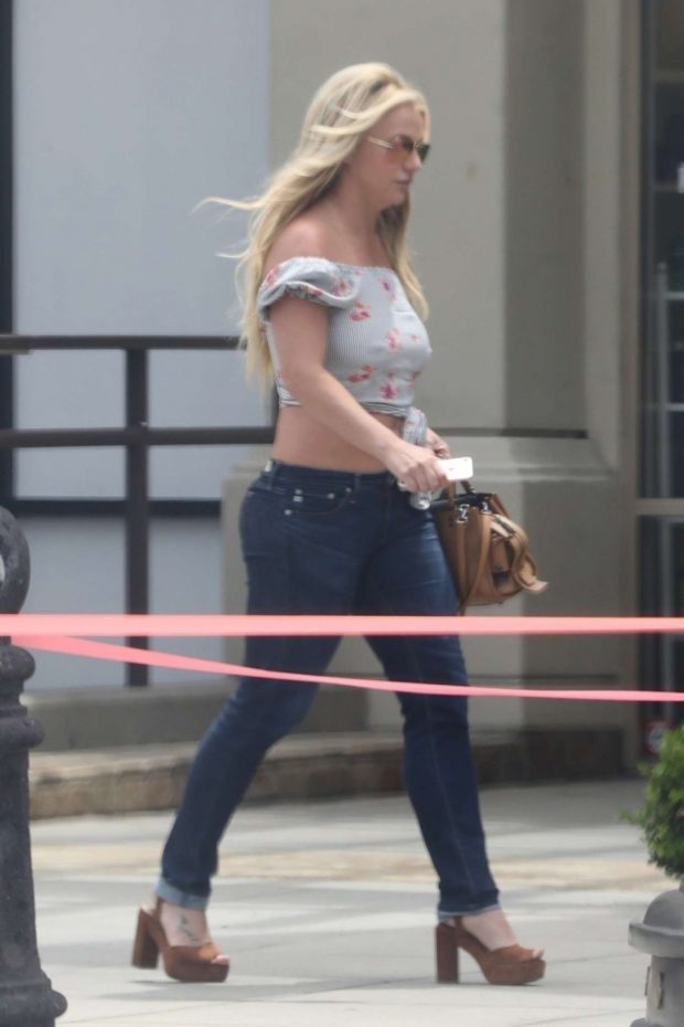 Britney-Spears-in-Jeans-12-620x930.jpg