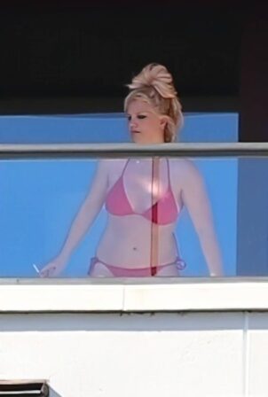 Britney Spears - In red bikini with boyfriend Sam Asghari in Hawaii
