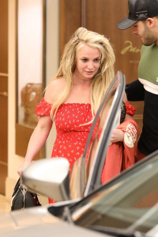 Britney Spears - Leaves The Montage Hotel in Beverly Hills