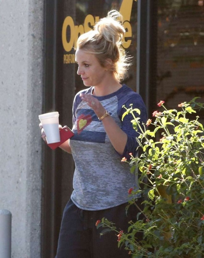 Britney Spears - Leaving a dance studio in Thousand Oaks
