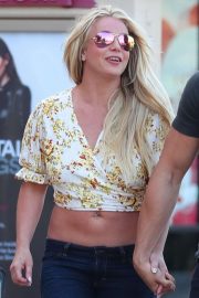 Britney Spears - Shopping at The GAP in Camarillo