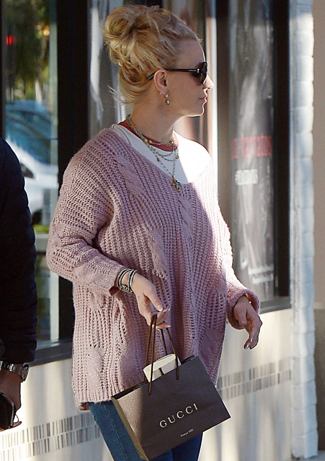 Britney Spears - Shopping for a new pair of sunglasses in Westlake Village