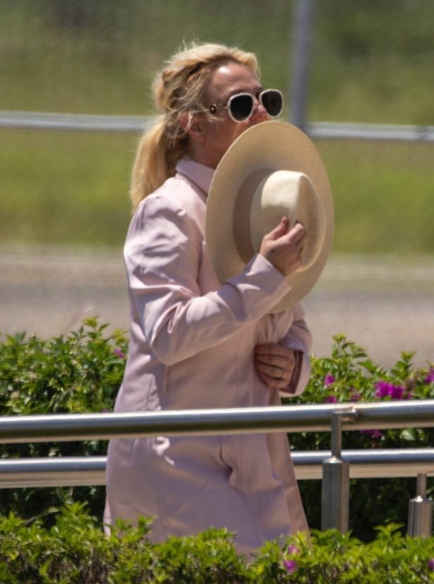 Britney Spears - Spotted leaving the Cabo San Lucas