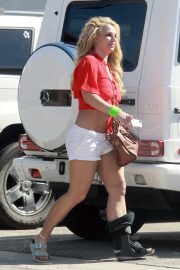 Britney Spears - Wearing A Medical Walking Boot While Going to a Tanning Salon In LA