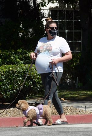 Brittany Cartwright - Shows her growing baby bump in Los Angeles