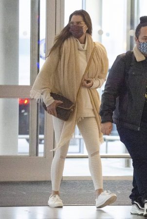 Brooke Shields - Arriving to JFK Airport in New York