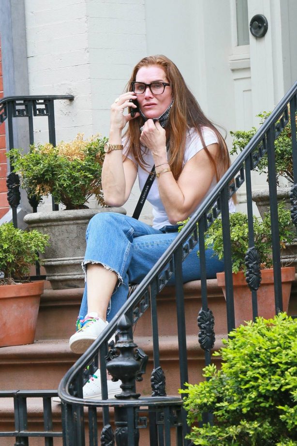 Brooke Shields - Chatting on her phone in NYC
