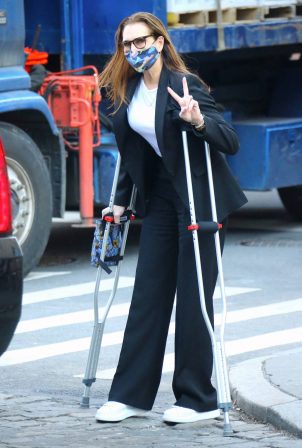 Brooke Shields - Seen on crutches in The West Village - New York