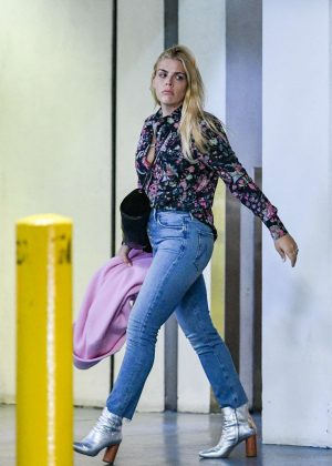 Busy Philipps - Christmas shopping in Los Angeles