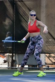 Busy Philipps get passionate about a tenis