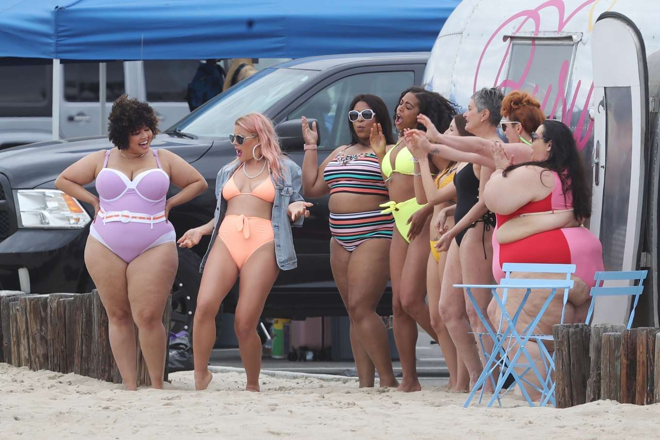 Busy Philipps in Bikini - Films an episode for her new show in Venice. 
