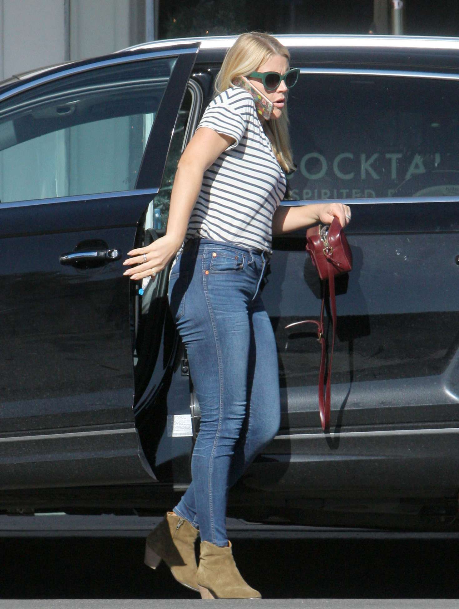 Busy Philipps 2016 : Busy Philipps in Skinny Jeans -02