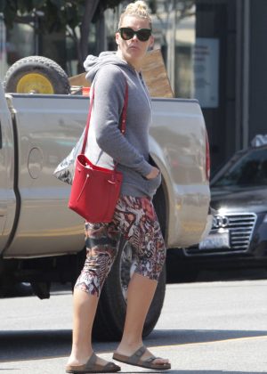 Busy Philipps in Tights Arriving at a SoulCycle class in Beverly Hills