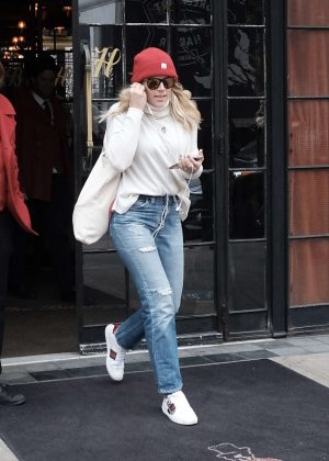 Busy Philipps - Leaving her hotel in New York