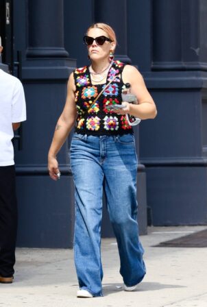 Busy Philipps - Out and about in Manhattan’s SoHo area