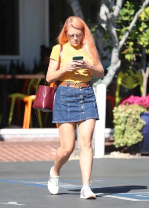Busy Philipps - Out for lunch in Los Angeles