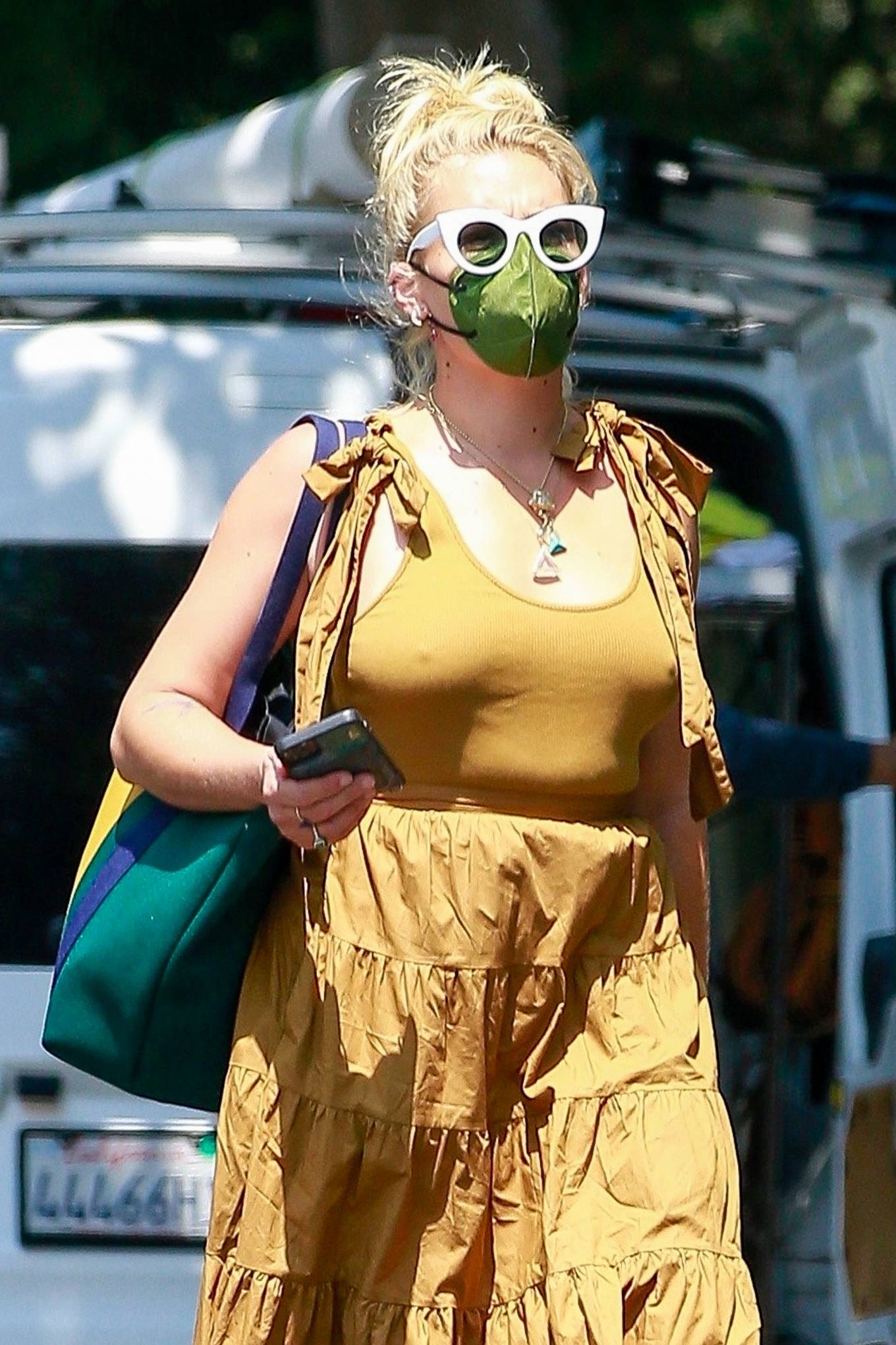 Busy Philipps - Out in yellow in Los Feliz
