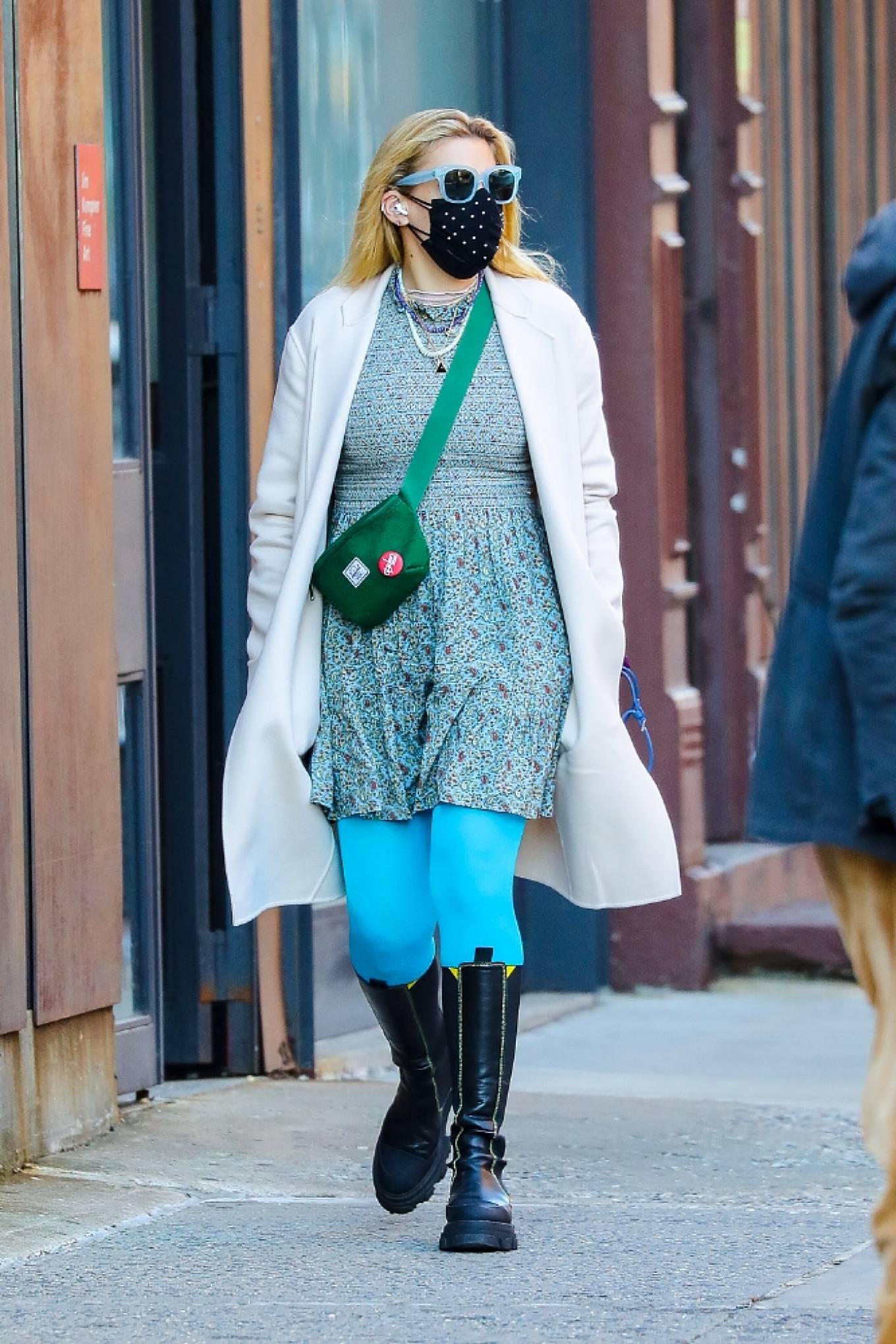 Busy Philipps - Steps out for an afternoon stroll in New York