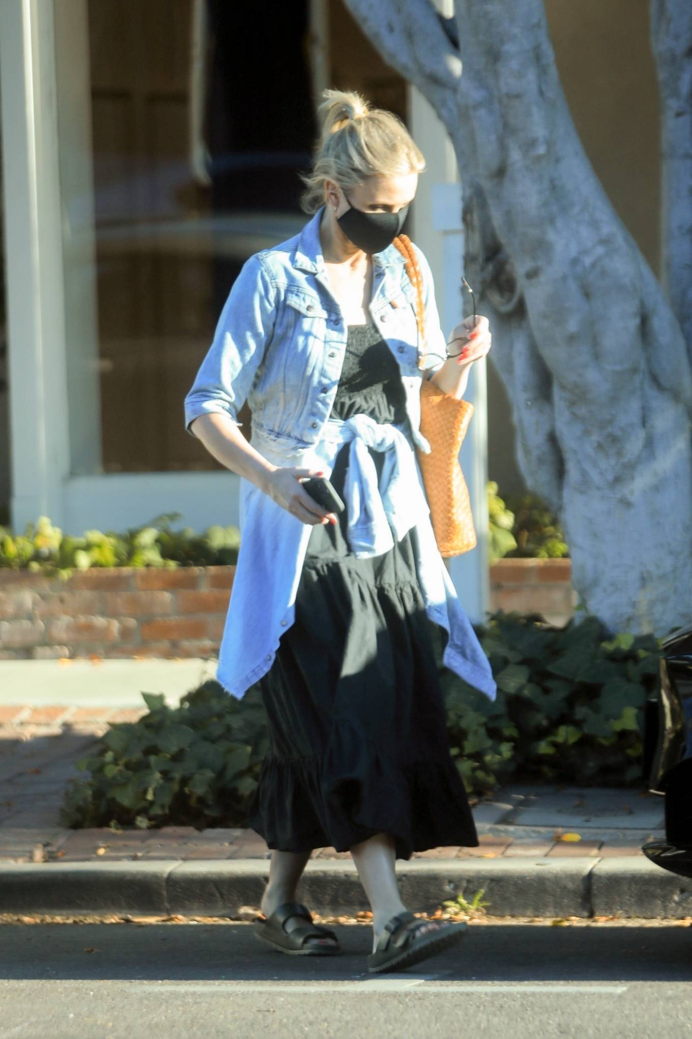 Cameron Diaz - leaves a skincare clinic on Melrose Place in West Hollywood