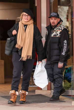 Cameron Diaz - Steps out in Aspen