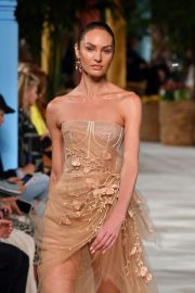 Candice Swanepoel - Oscar de la Renta Runway Show - New York Fashion Week
