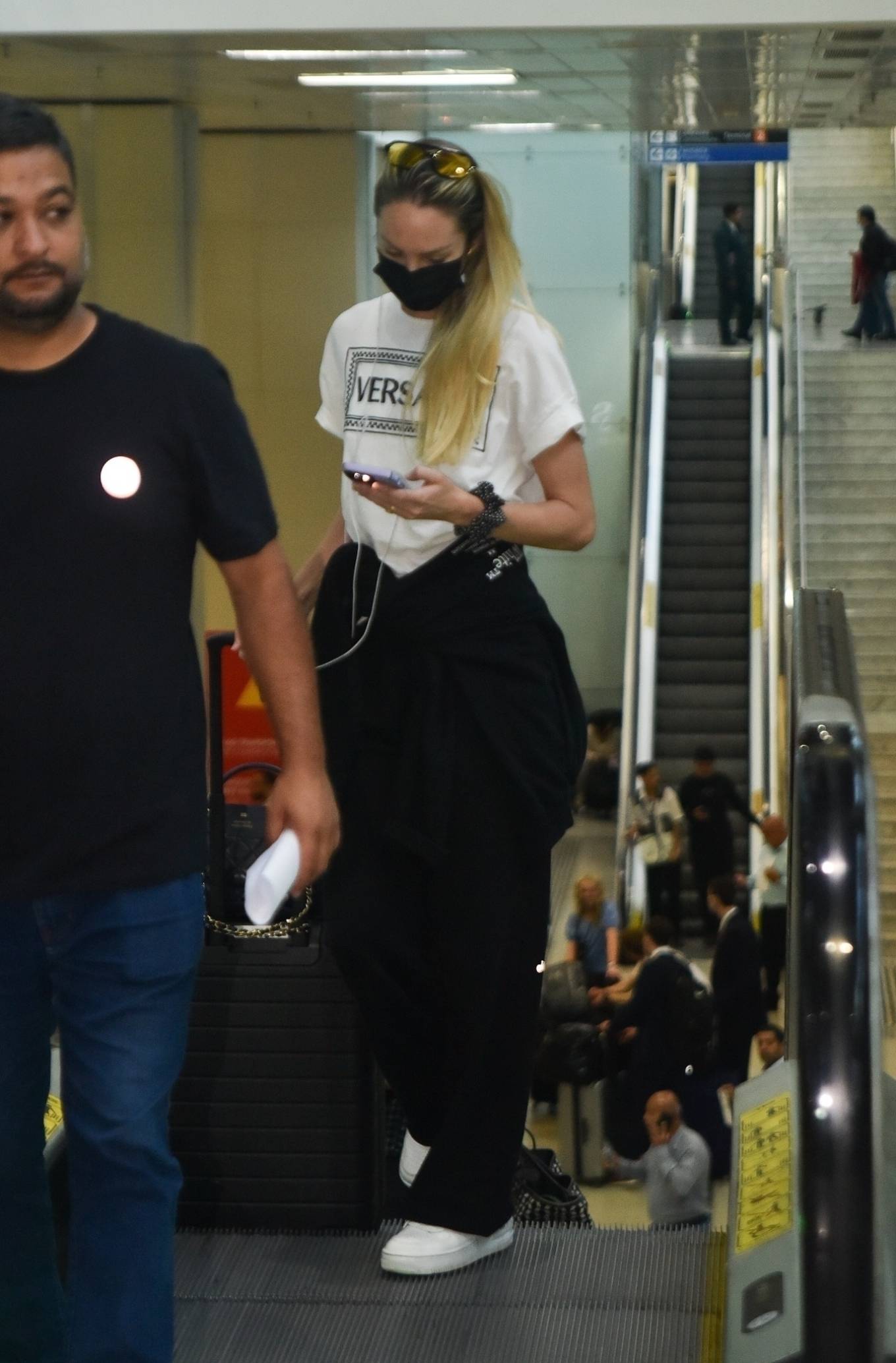 Candice Swanepoel 2023 : Candice Swanepoel – Seen in Versace as she touches down at Guarulhos airport in São Paulo-17