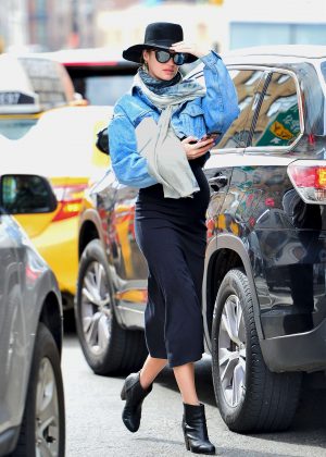 Candice Swanepoel - Shopping in NYC