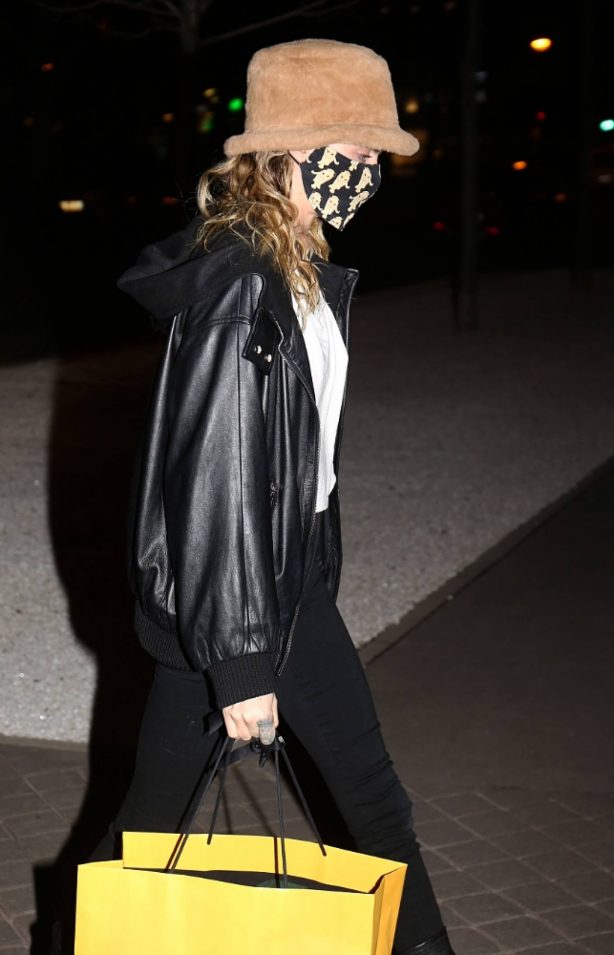 Cara Delevingne - In Paris for the fashion week