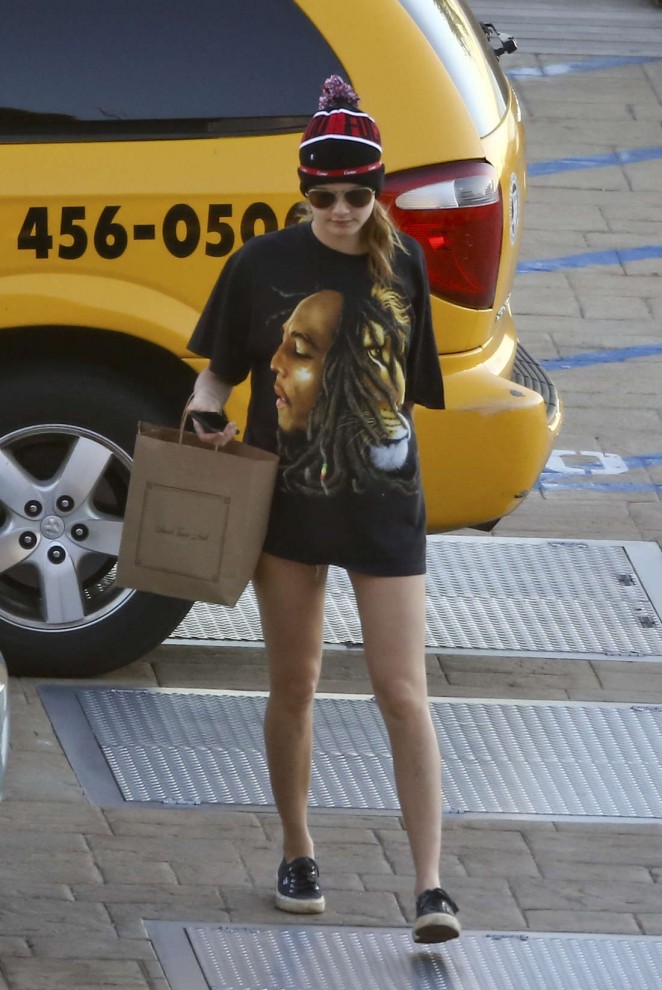 Cara Delevingne Street Style - Out in Malibu