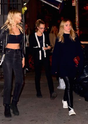 Cara Delevingne Suki Waterhouse Lorde Taylor Swift and Martha Hunt at Kings of Leon Concert in NYC