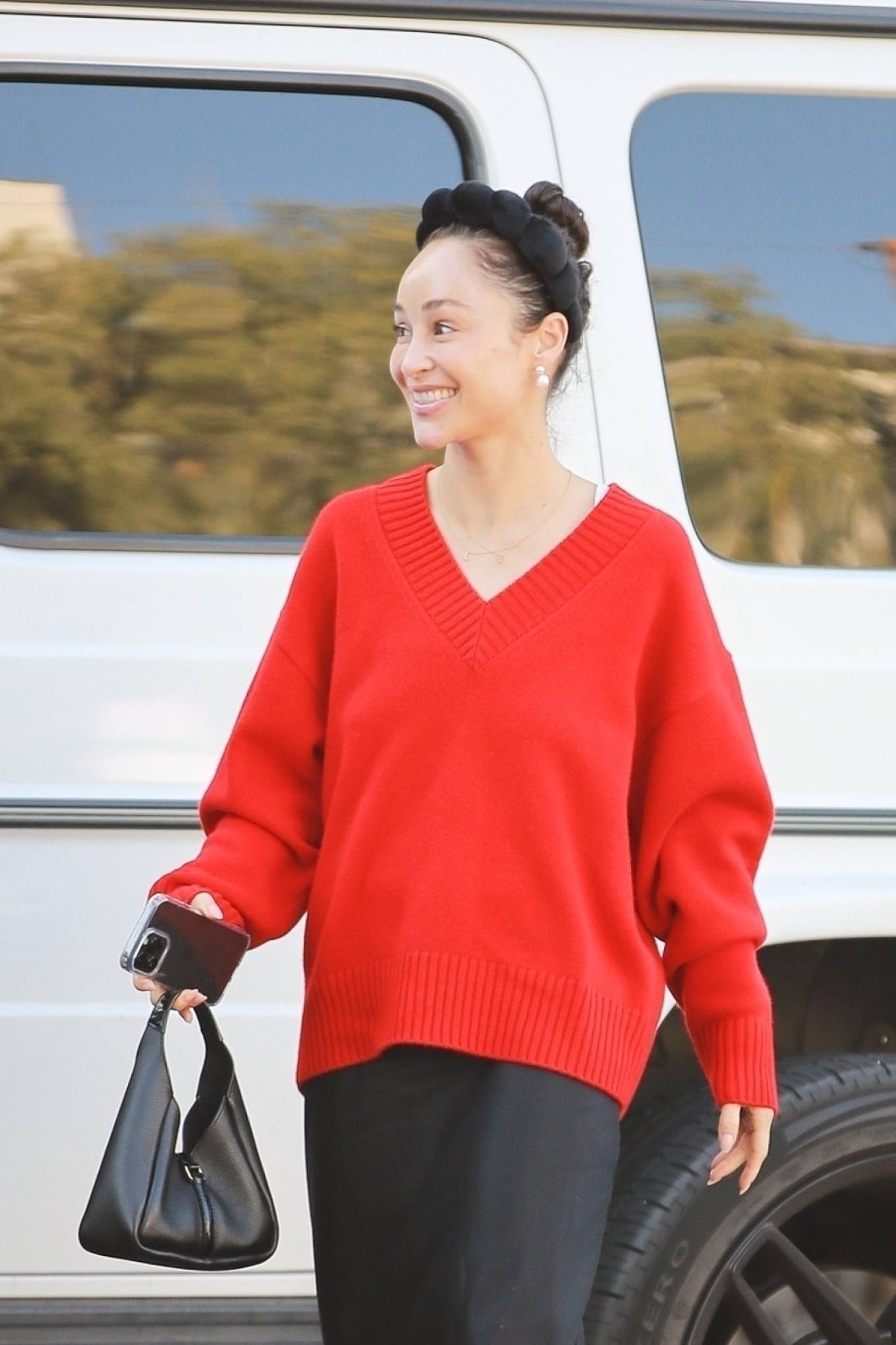 Cara Santana - Arrives to San Vicente Bungalows in Los Angeles