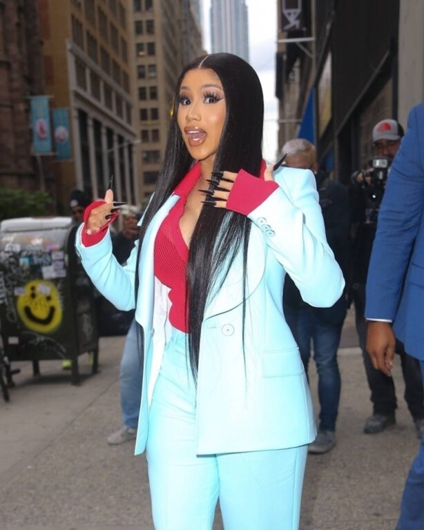 Cardi B - Spotted at a business building in New York