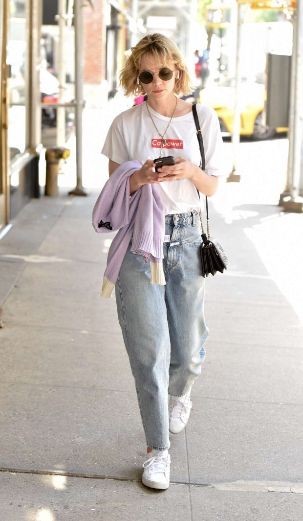 Carey Mulligan in Jeans - Out in New York