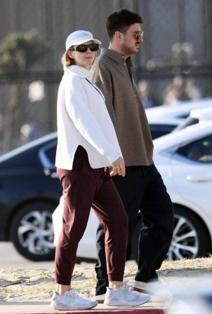 Carey Mulligan - With Marcus Mumford on a romantic stroll at the beach in L.A