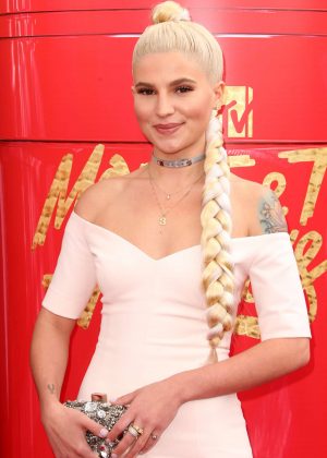 Carly Aquilino - 2017 MTV Movie And TV Awards in Los Angeles