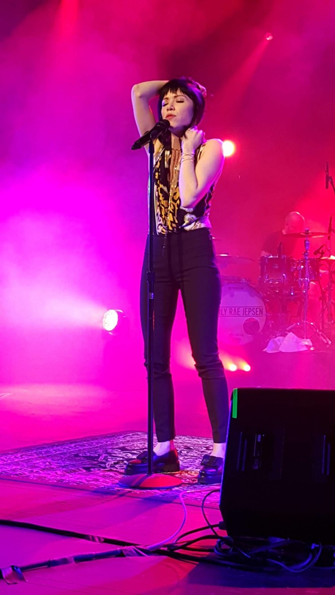 Carly Rae Jepsen - Performs hits from her new album in Las Vegas