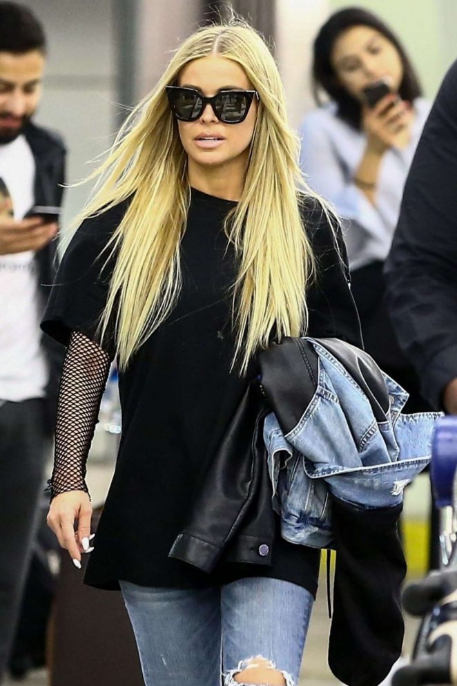 Carmen Electra in Jeans - Arrives at Airport in Miami