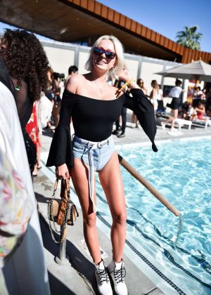 Caroline Vreeland - Revolve Desert House at 2017 Coachella in Indio