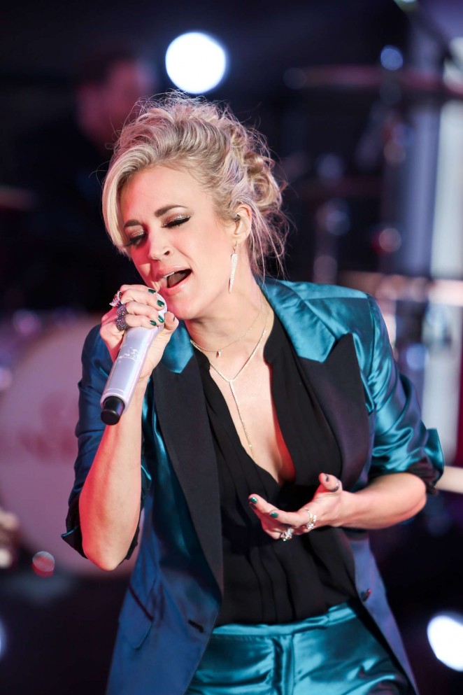 Carrie Underwood - Dick Clark's New Year's Rockin' Eve 2016 in New York City
