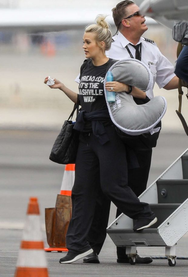 Carrie Underwood in a Private Jet Arriving in Los Angeles