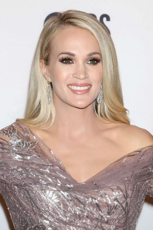 Carrie Underwood - Possing at 2019 Kennedy Center Honors in Washington
