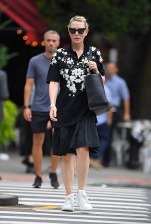 Cate Blanchett - Is seen on a stroll in New York