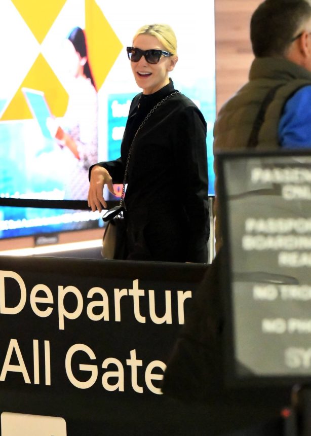 Cate Blanchett - Spotted at Sydney International Airport