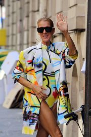 Celine Dion - Leaves Her Hotel in Paris