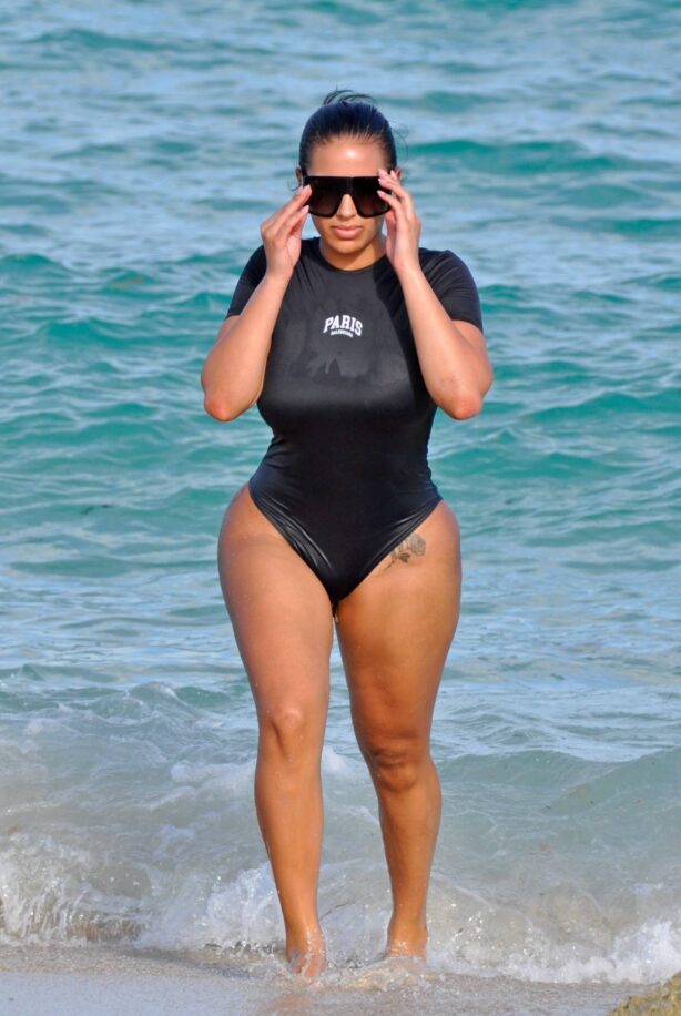 Chaney Jones - Spotted on the beach in Miami